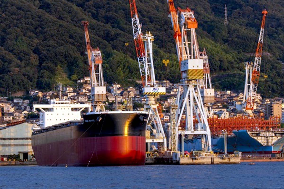 停泊するタンカー船（画像：写真AC）