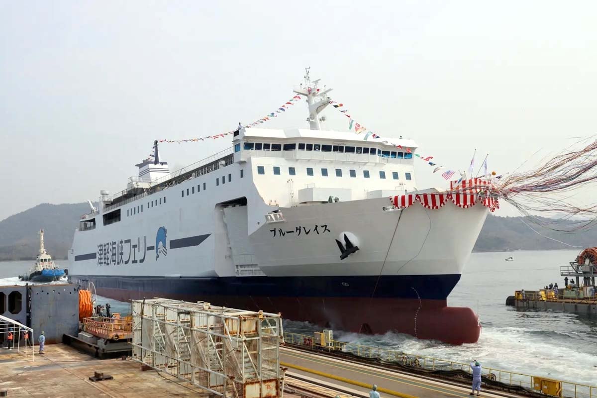 2025年8月に就航した新造船「ブルーグレイス」（画像：津軽海峡フェリー）