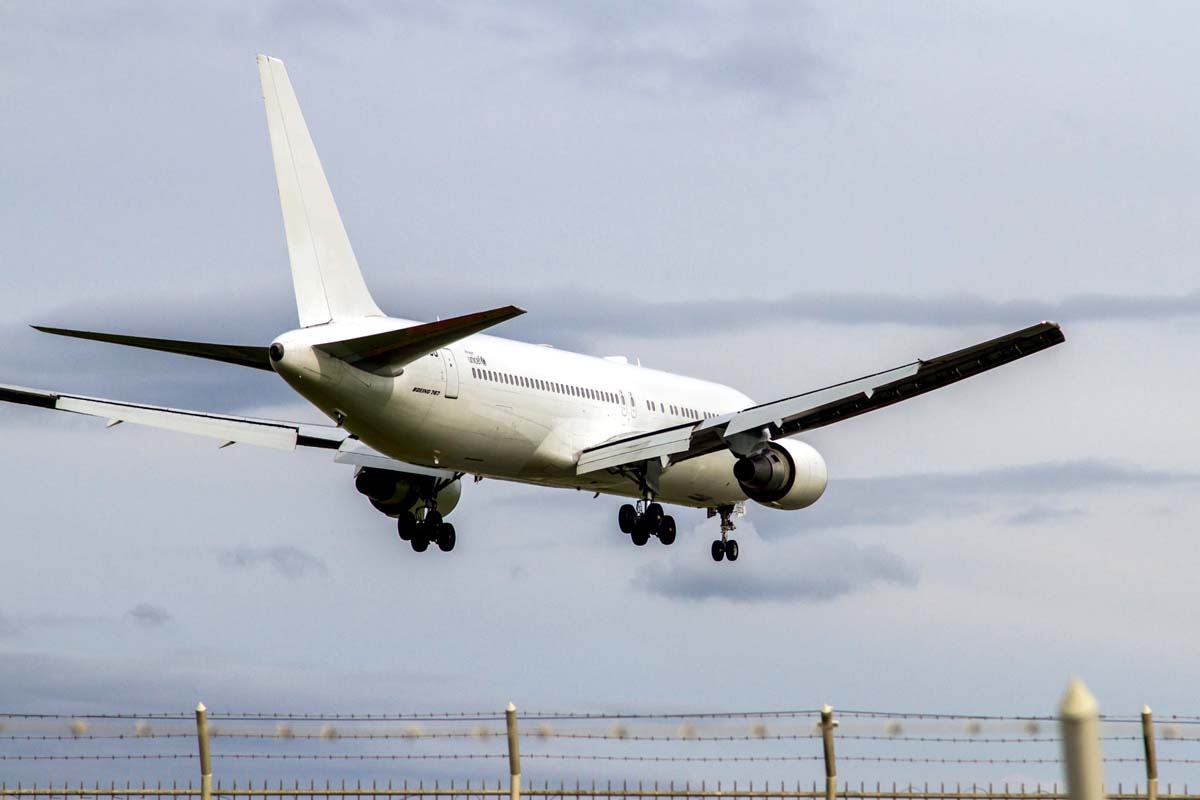 飛行機（画像：写真AC）