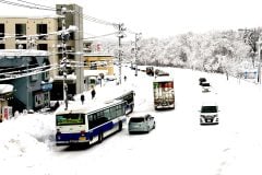 毎年約100人が死亡 豪雪地帯の「除雪」はなぜ限界に近づいているのか？ 労働力減少と高齢化がもたらす「担い手不在」の現実