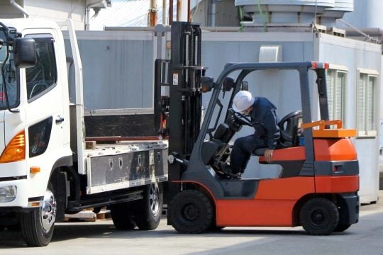 「フォークリフト運転免許」が1位に! 現場が「仕事・転職」に活かせた――と答える根本理由