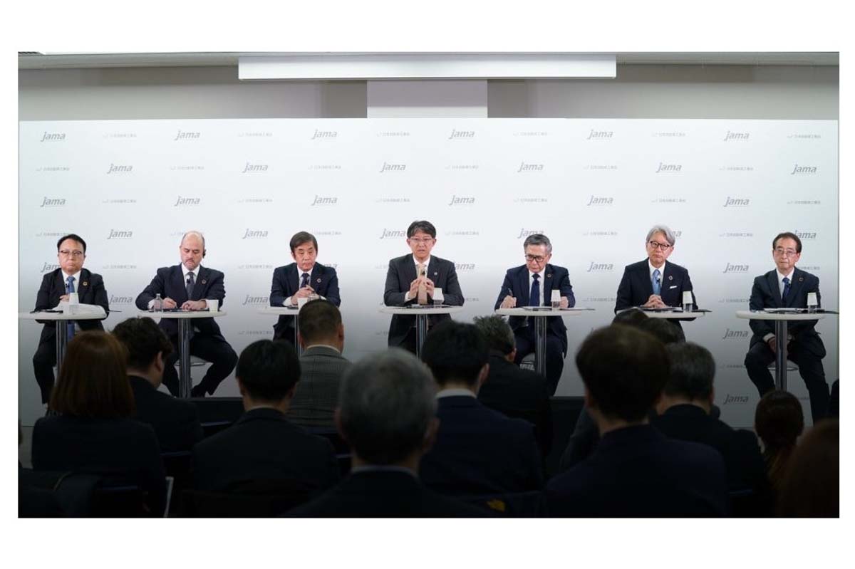 自工会会見の様子（画像：日本自動車工業会）