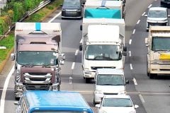 「3時間もタダで待てません」 4月の荷主義務化とタイパ時代、ドライバー34%不足予測が突きつける物流改革の限界と現場負担