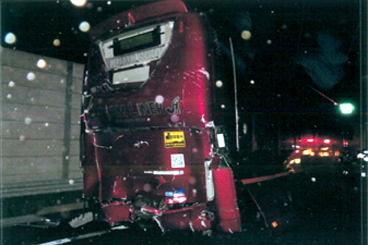 大型乗合バスの追突事故の当該車両（画像：交通事故総合分析センター）