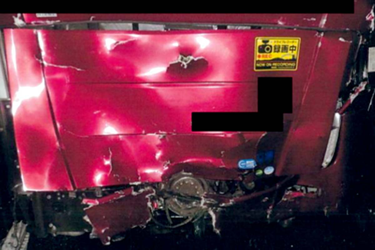 大型乗合バスの追突事故の当該車両（画像：交通事故総合分析センター）