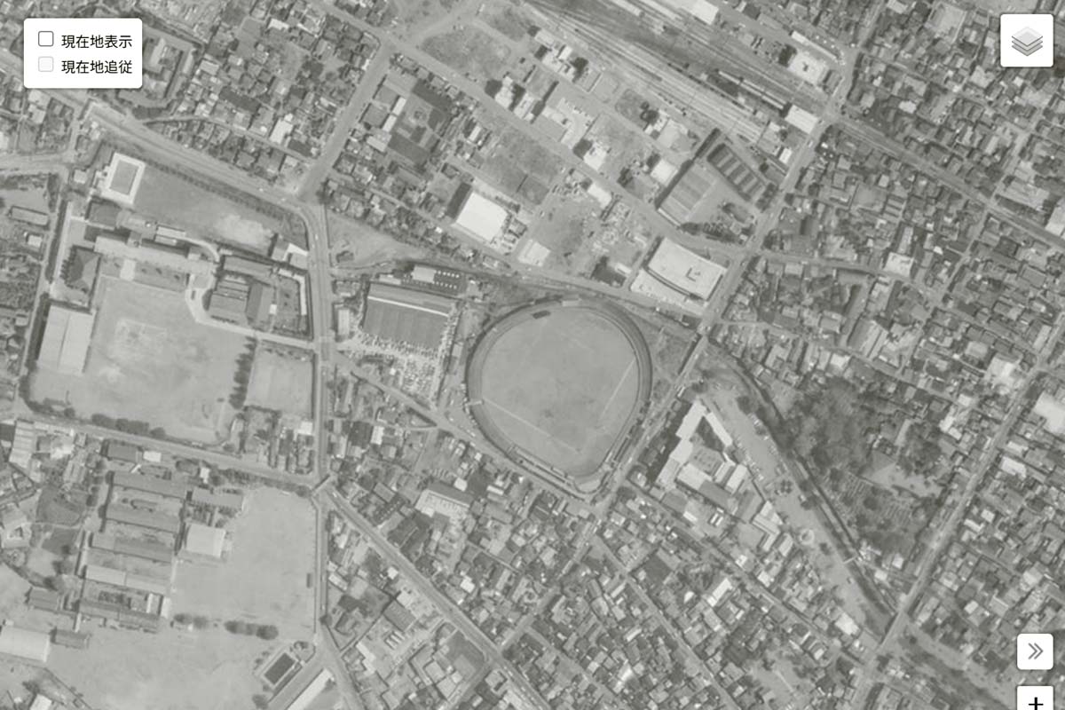 1963年頃の「桐生駅」周辺の航空写真（画像：国土地理院）