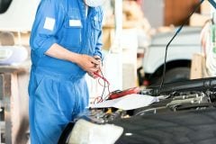 「車の維持費ショック」の正体――なぜ7割は“整備見積書”に絶望するのか? 任せきりで膨らむ費用の仕組みとは