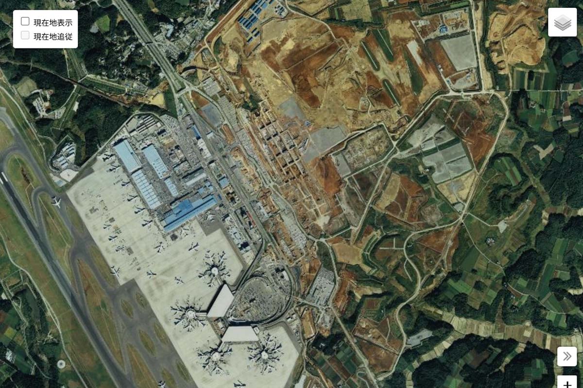 1990年頃の「成田空港」周辺の航空写真（画像：国土地理院）