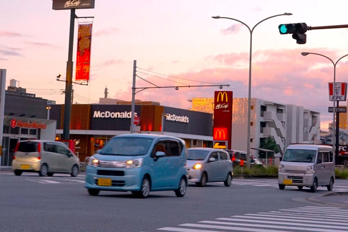 軽自動車のある風景（画像：写真AC）