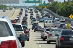 「渋滞はもう耐えられない」 不満84%でもやめられない通勤運転――日本の鉄道社会では見えない、世界200時間の通勤現実とは？