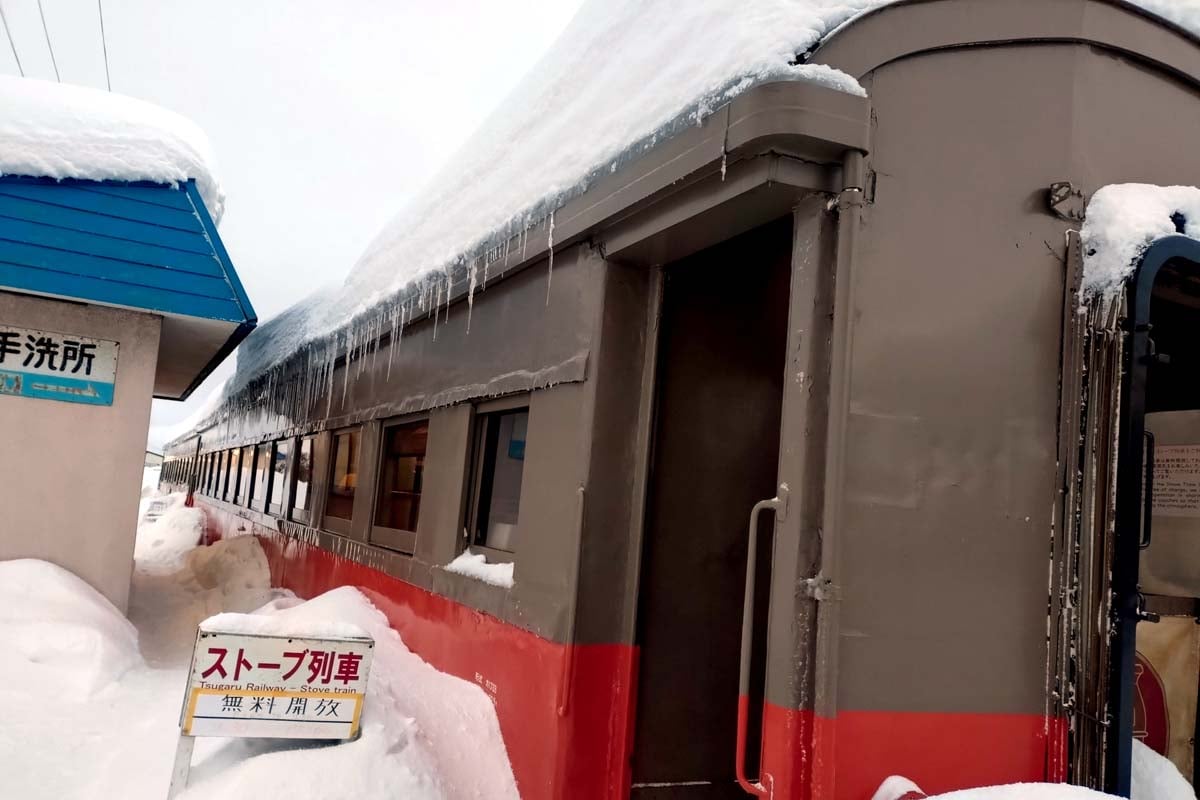 無料開放中のストーブ列車（画像：写真AC）