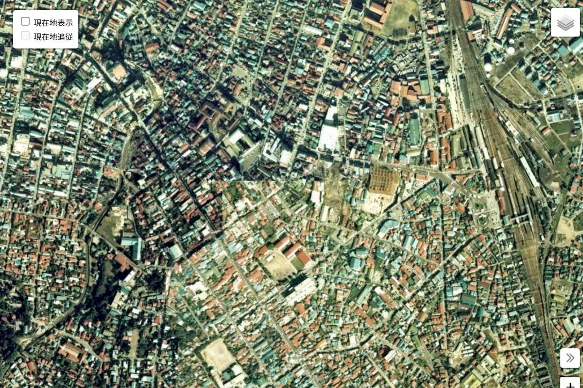 1975年頃の「中央弘前駅」周辺の航空写真（画像：国土地理院）