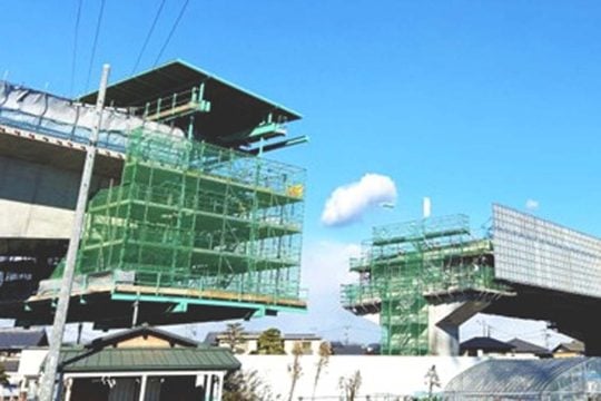 「1km ＝ 50億円」の時代はもう終わったのか？ 「新名神」で積み上がる2285億円、なぜ最後に残る区間ほど負担は重くなるのか