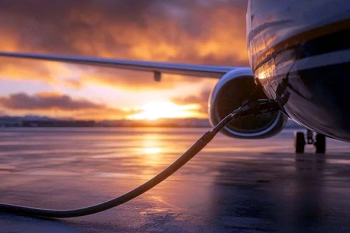 給油のイメージ（画像：Adobe Stock）