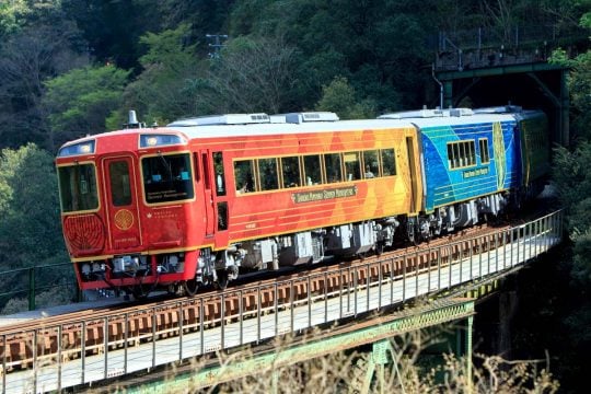 「ICカードは作りません」 JR四国が売上13億円で選んだ“持たない経営”の帰結、固定費モデルを捨てた鉄道会社の異端戦略とは