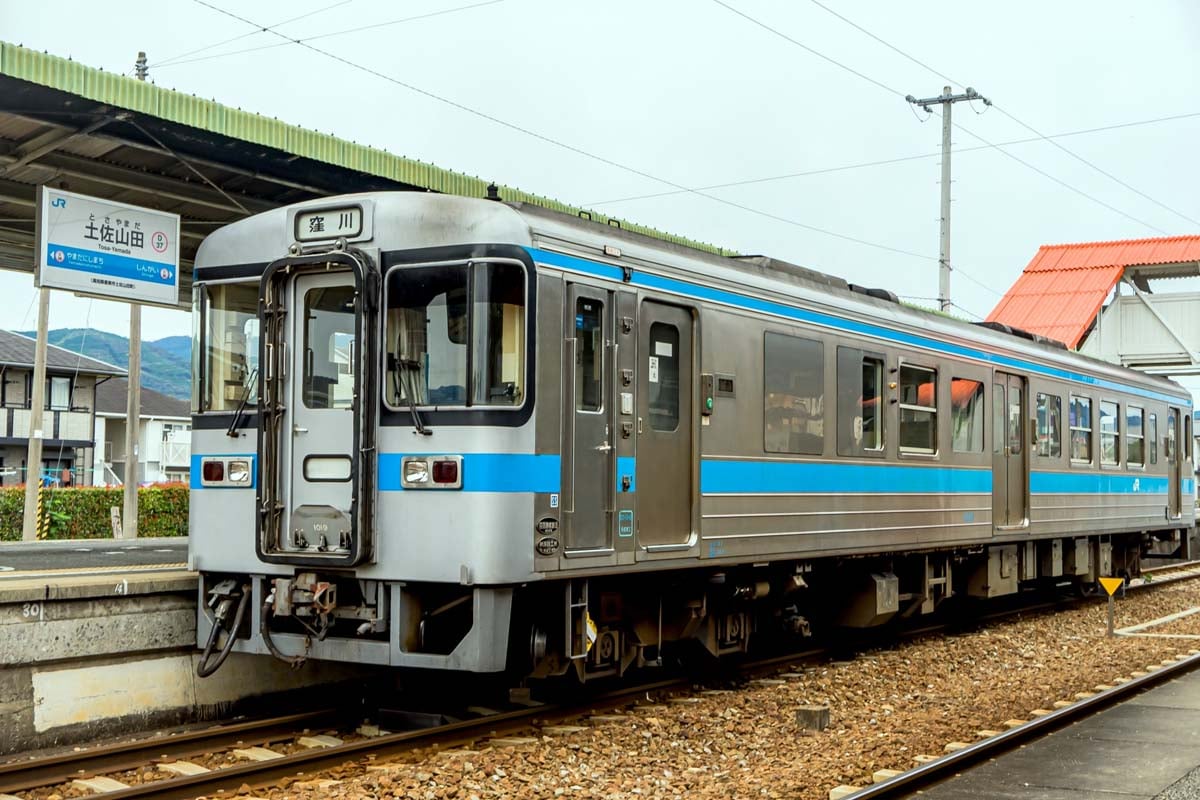 JR四国の鉄道（画像：写真AC）