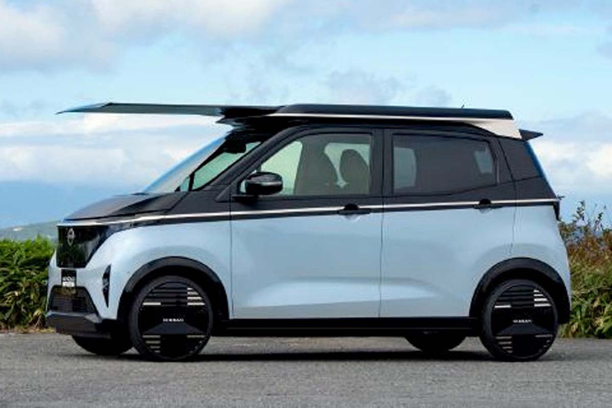 太陽光発電パネルを搭載したEV「日産サクラ」のコンセプトカー（画像：日産自動車）