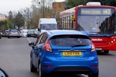 英国を飲み込む「赤い旋風」――老舗自動車メーカーを震え上がらせる「中国勢」の物量作戦、EV価格逆転とトップ10の半数支配