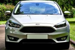 「EV一辺倒」からの解放――1台売るごとに430万円の赤字、フォードが花形部署を畳んでまで回帰する「デトロイトの流儀」