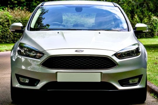 「EV一辺倒」からの解放――1台売るごとに430万円の赤字、フォードが花形部署を畳んでまで回帰する「デトロイトの流儀」