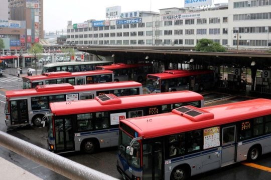 「地味な路線」をキャッシュレス化？ 北陸の路線バス会社が“平日78便減”でも止まらない根本理由