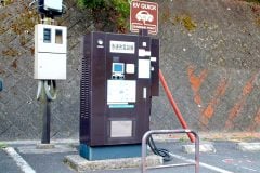 月極駐車場「EV充電器導入」は本当に割に合うのか？ 初期費用「200万円」が突きつける、インフラ投資の静かな矛盾