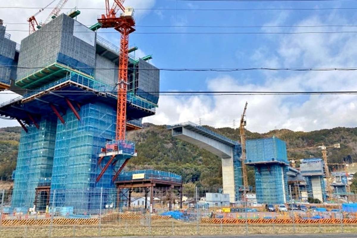 高速道路建設の現場（画像：写真AC）