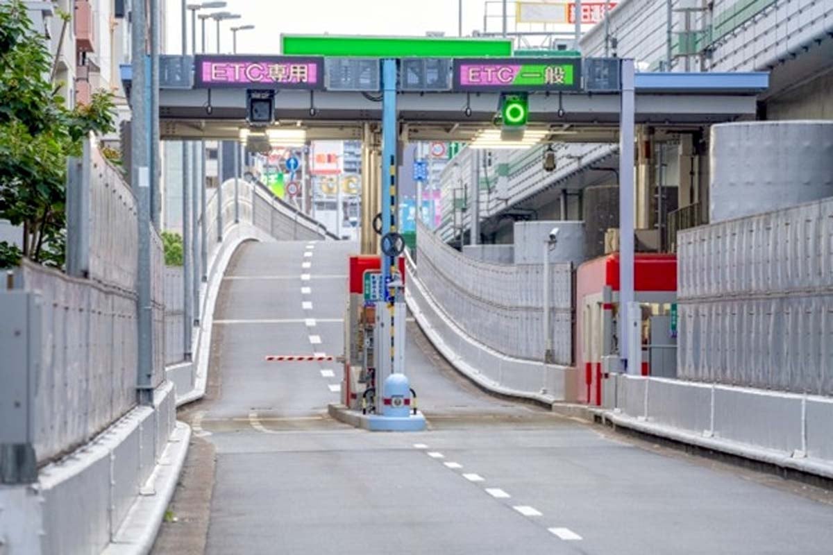 高速道路の入り口（画像：写真AC）