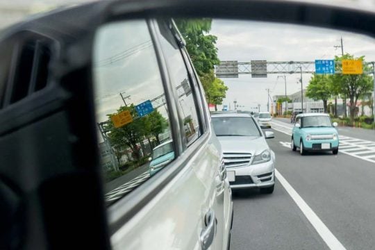 あおり運転の被害者「73%」という現実！ ドラレコを「付ける人」「付けない人」は何が違う？ ソニー損保調査が映す普及局面の構造変化