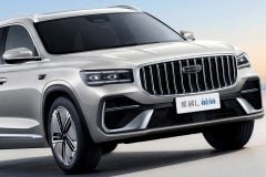 日本車シェア「8割」の牙城に激震？ 中国が送り出す「EVみたいなハイブリッド車」、燃費“2.22L”が示すプリウス超えの現実