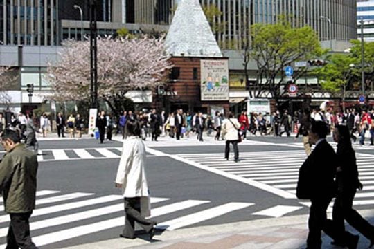 なぜ「信号待ち」が歓迎されるのか？ 事故を約7割減らす仕組みが“わずか5%”にとどまってきた根本理由