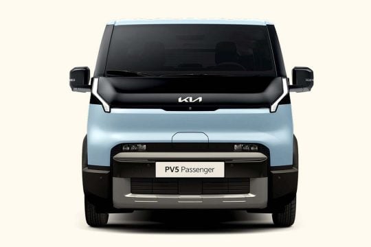 国産バンの牙城どうなる？ 世界「3位」の韓国グループが進める、「小型商用車」の価値拡張とは
