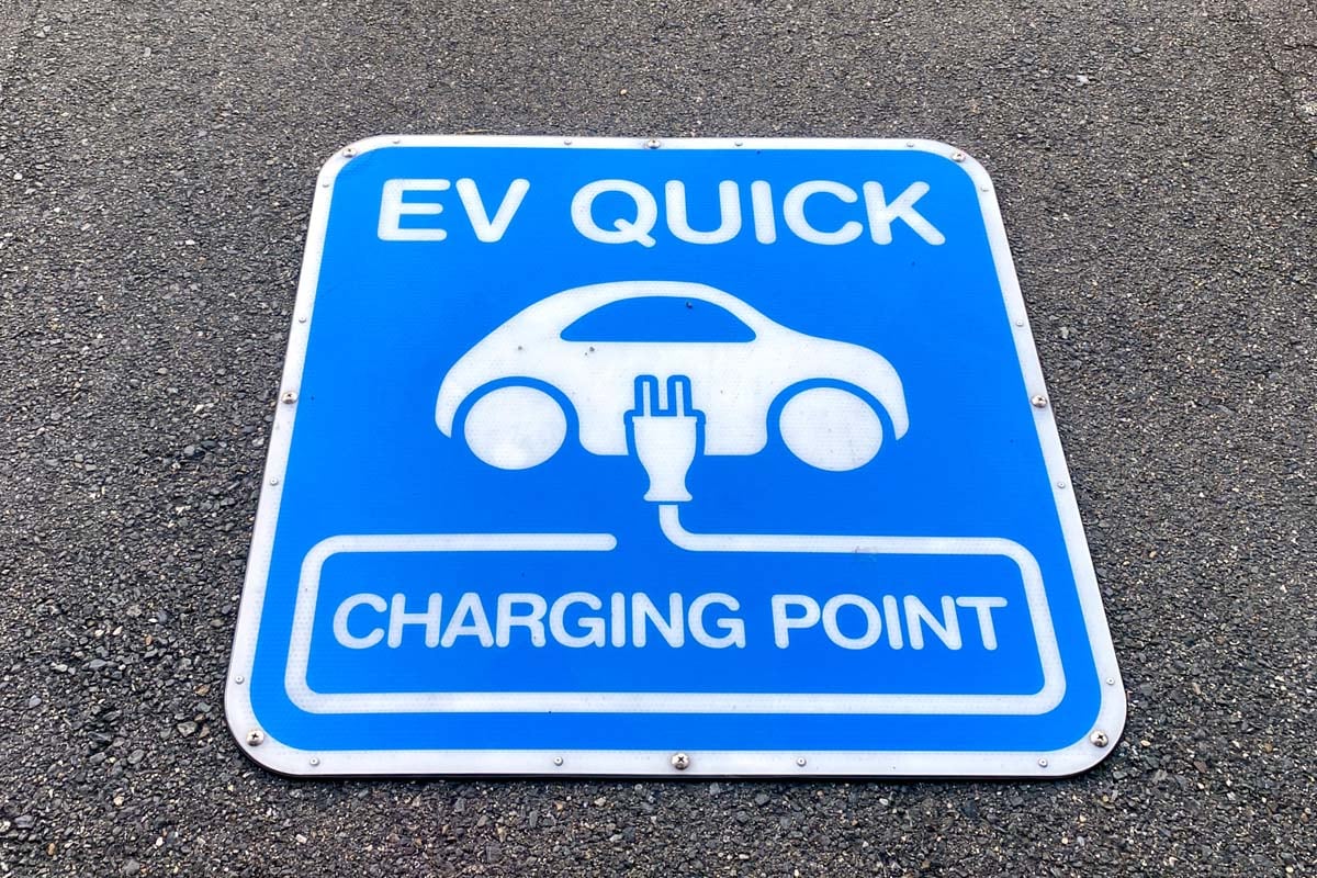 EV充電スタンド（画像：写真AC）