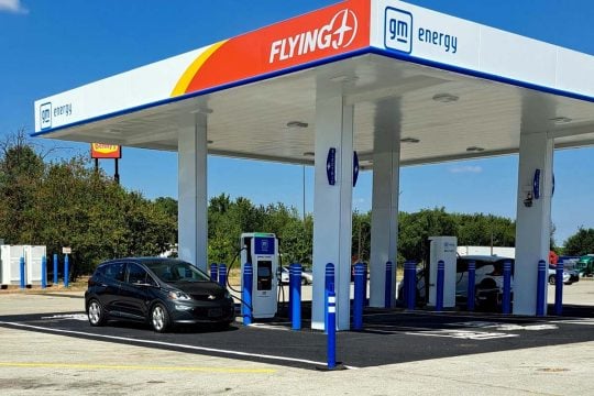 「EV時代」はなぜ止まったのか？ 6.8万口でも埋まらない、“充電できない社会”の正体