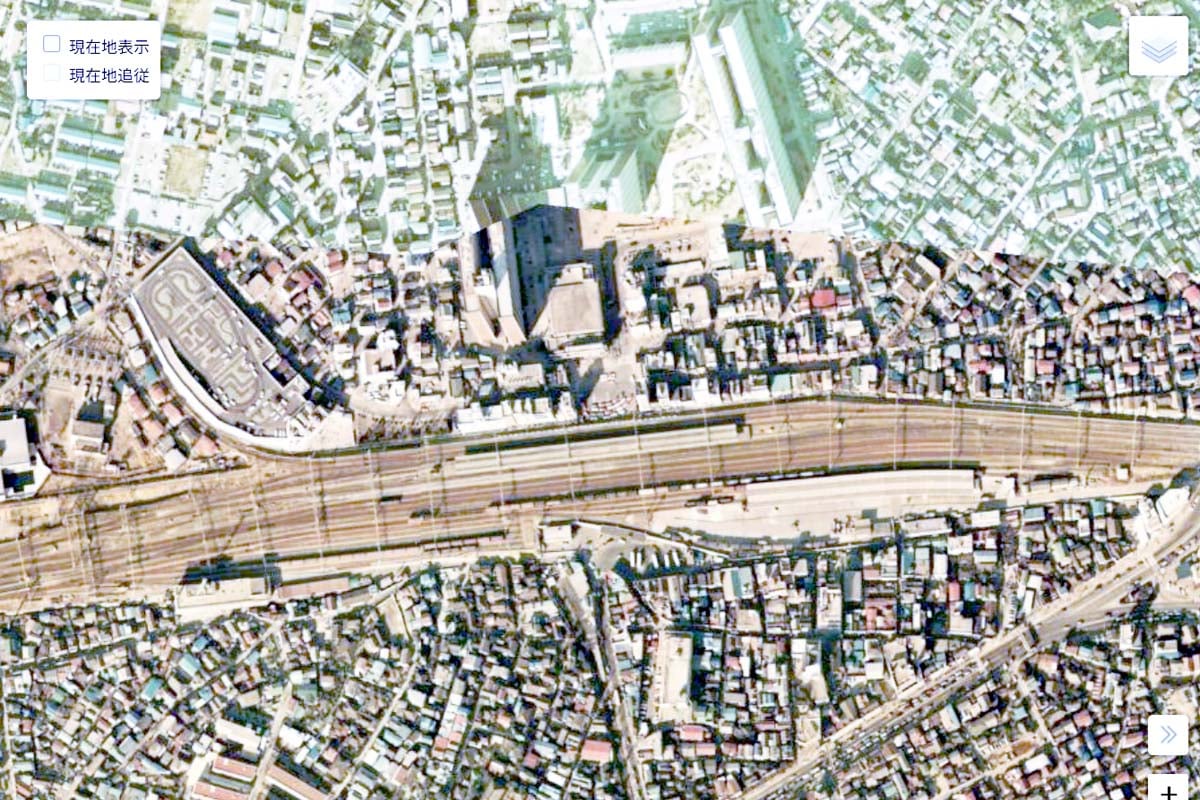 1975年頃の「金町駅」周辺の航空写真（画像：国土地理院）