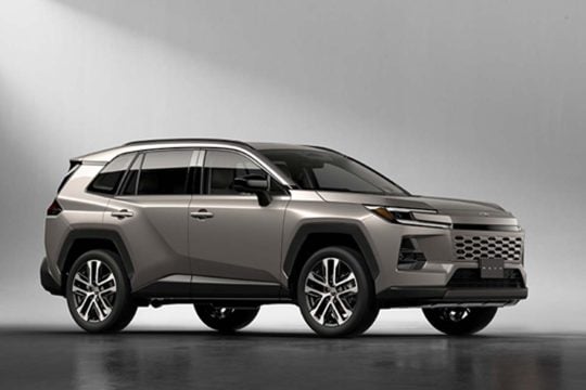 なぜトヨタ・ホンダ・日産が「ストロングHV」へ舵を切るのか？ EV一辺倒からの見直しが進む根本理由