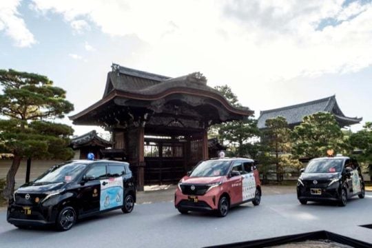 なぜ国は「軽タクシー解禁」に踏み切るのか？ インバウンド「4270万人」時代、タクシーは“稼げる現場職”に変われるか