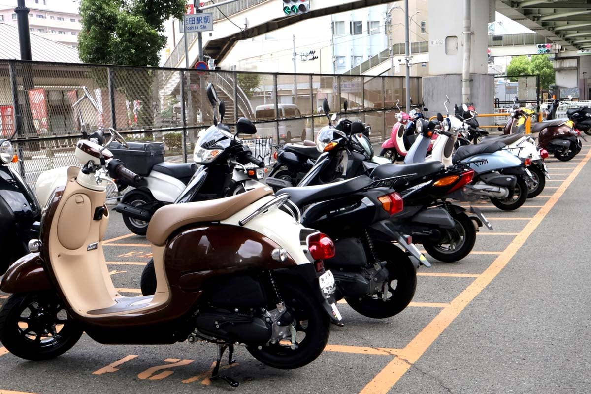 自動二輪車駐車場のイメージ（画像：写真AC）