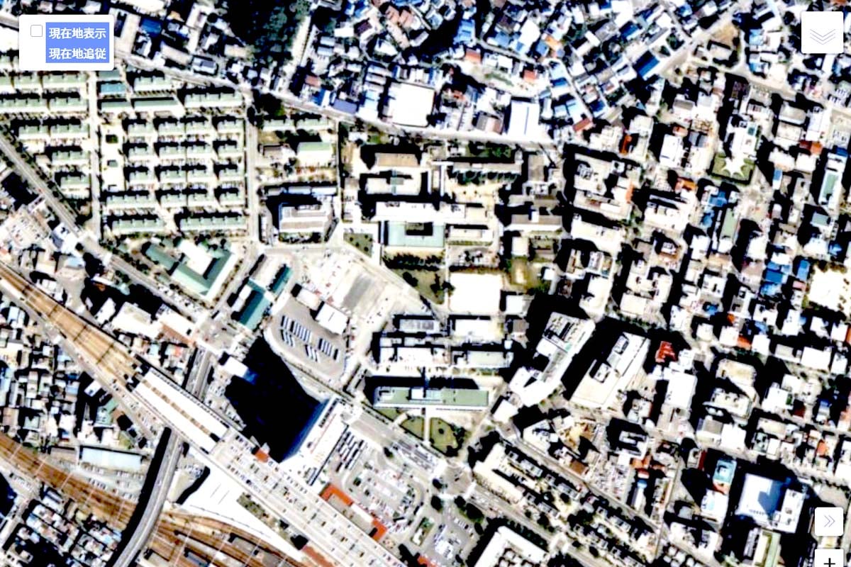 1990年頃の「広島駅」周辺の航空写真（画像：国土地理院）
