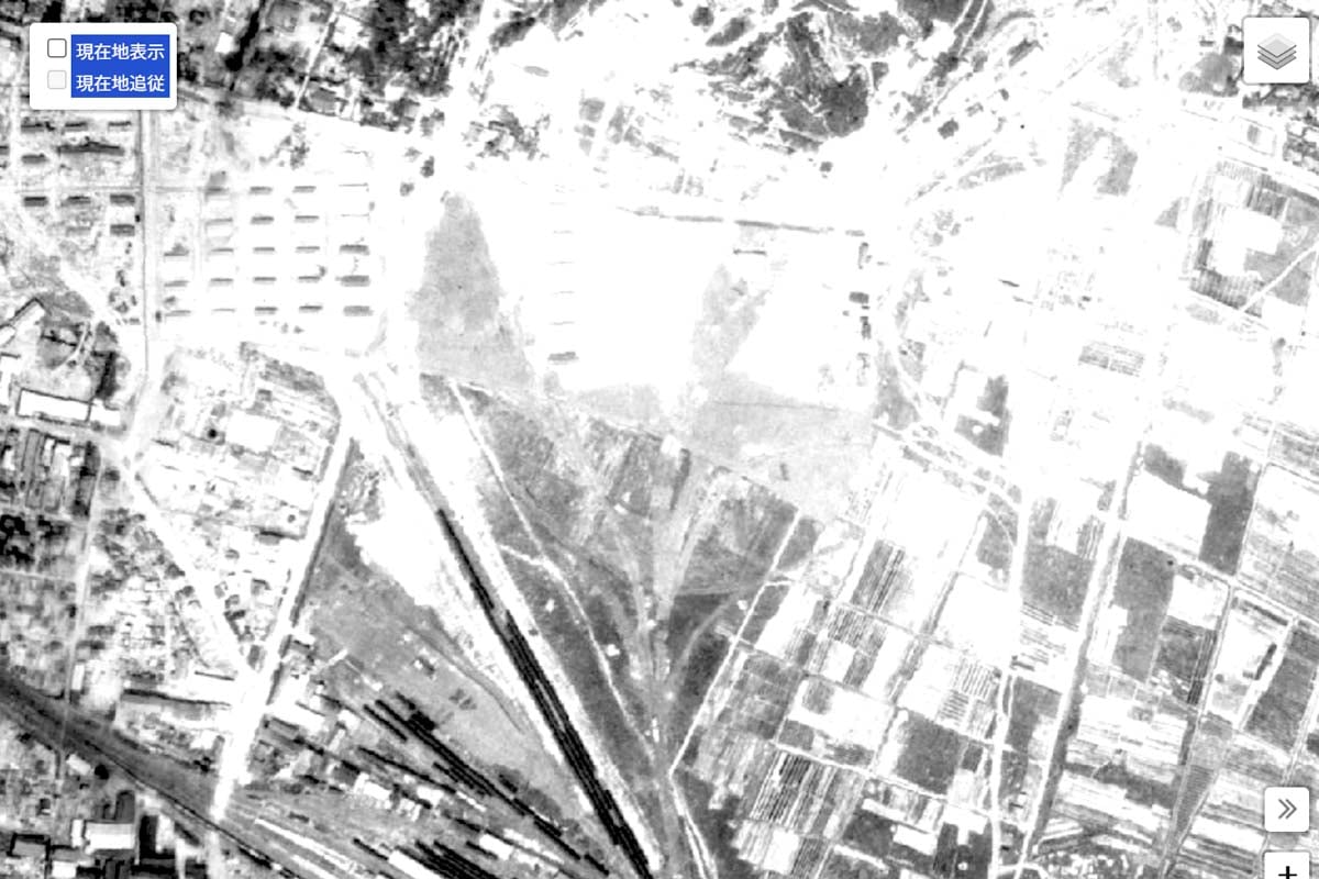 1947年頃の「広島駅」周辺の航空写真（画像：国土地理院）