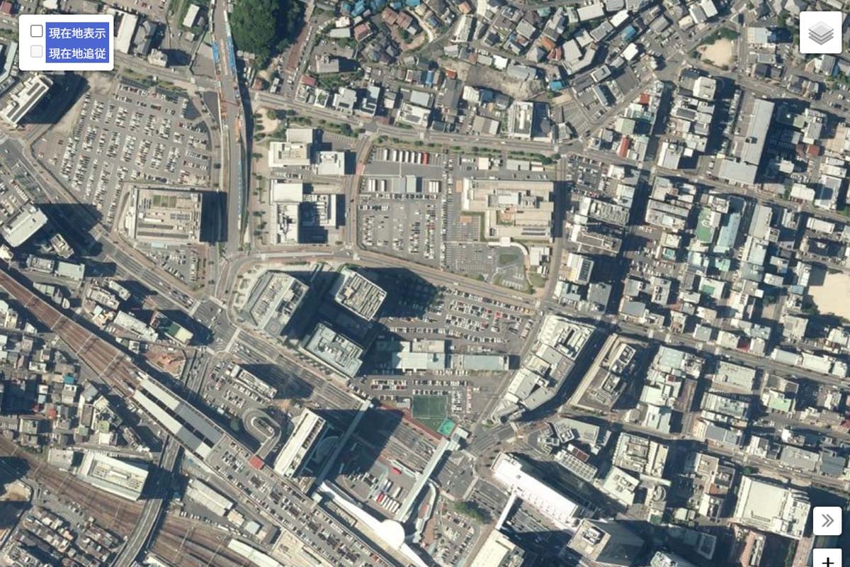 現在の「広島駅」周辺の航空写真（画像：国土地理院）