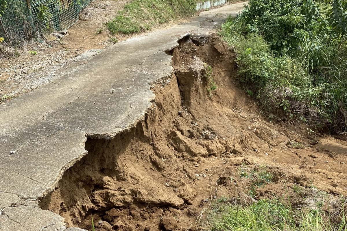 損傷した道路のイメージ（画像：写真AC）