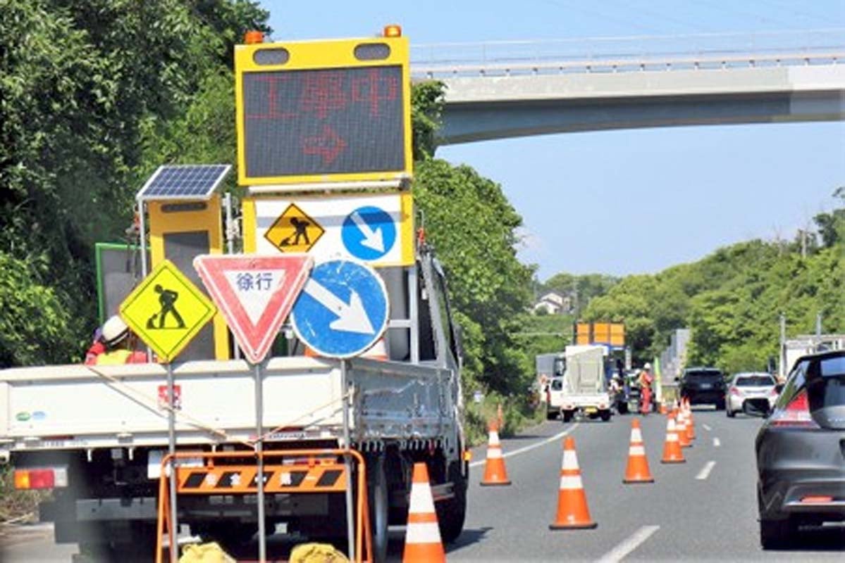 工事にともなって発生した渋滞（画像：写真AC）