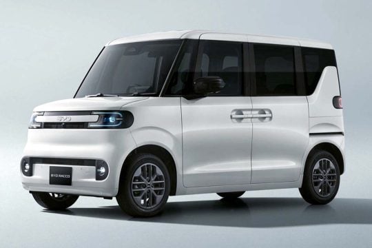 なぜ世界は「日本の軽自動車」を真似し始めたのか？ 欧州「30モデル以上」消失の小型車市場、制度変化が生む新たな市場構造とは