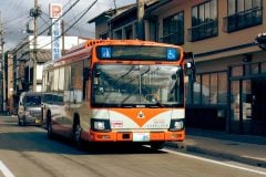 「路線バスが来ないんですけど…」 なぜ日本人の「10%強」が移動手段を失いつつあるのか？ 暮らしを支える移動インフラの再編