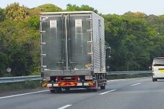 「原油安なのになぜ物流は混乱しているのか？」 中東停戦直後に進む「荷主選別」、運送会社97.1%の異変とは