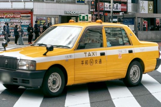 「年収1000万円、余裕で狙えます」 なぜ異業種人材はタクシーのハンドルを握るのか？――いま現場で起きている変化、その実像を追う