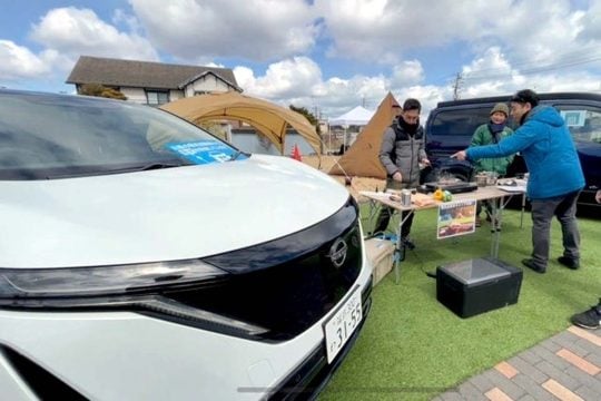クルマの「100V給電」は標準装備になるのか？ 災害大国ニッポンで広がる自動車価値の再編、電動化時代にメーカーは新たな役割を担えるのか