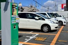 「料金がわかりにくい」「字が小さすぎ」 コインパーキング利用者の5割超が不満！ なぜ“使いにくい駐車場”が生まれるのか