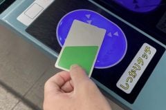 なぜSuicaは「かざす改札」から変わるのか？ 5駅で始まる新型改札と端末格差、あなたの端末は通れるか